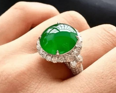 银元|工匠与翡翠饰品之间的故事，人与玉相互成全，互相成就