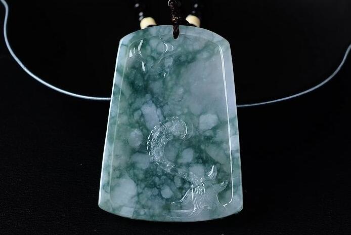 翡翠|翡翠只要出现瑕疵，价格就会降低，但有两种瑕疵相反！