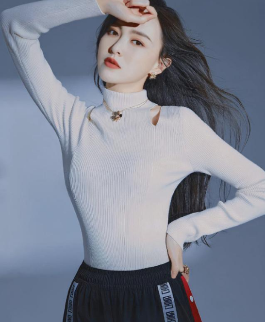 唐嫣|唐嫣分享母女的日常生活，带着两岁的女儿支持冬奥会，并夸她运动能力很强