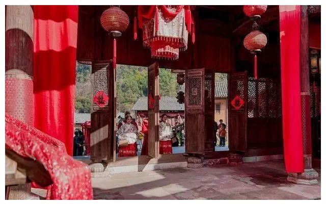民俗|耗资26亿，建在悬崖上的仙侠世界！惊呼：中国神仙住的地方