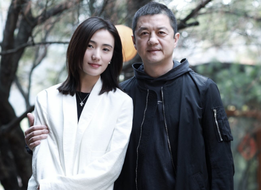 李亚鹏|李亚鹏承认再婚，小19岁女友身份曝光，网友：两人身份差距大