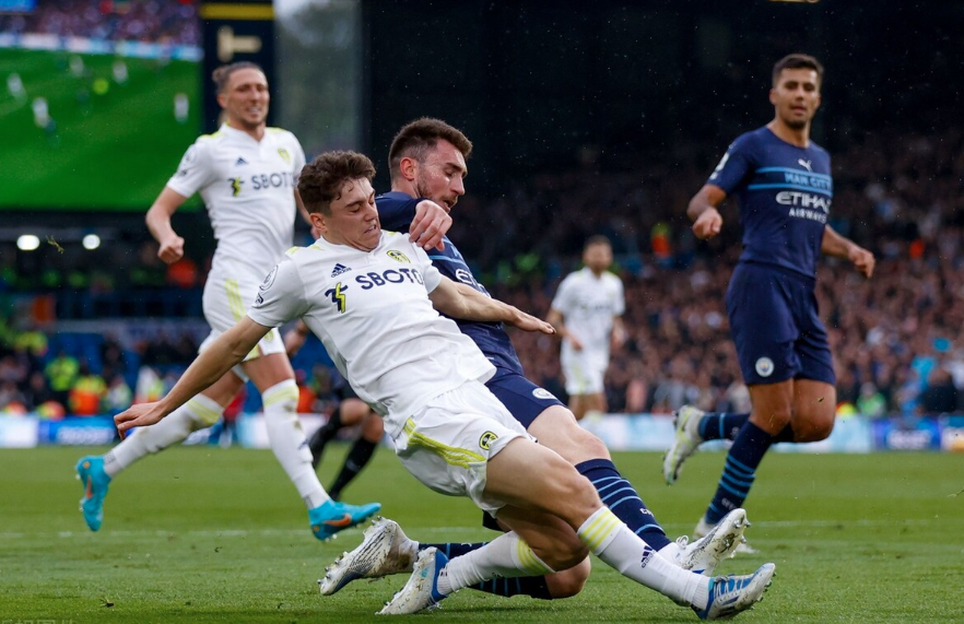 英超|狂飙4连胜，4-0！英超冠军一马平川，10连胜夺欧冠+卫冕剩下2难关