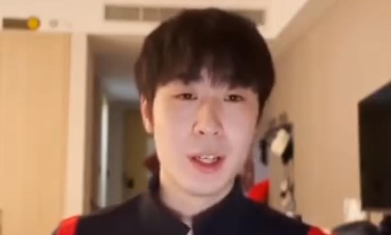 杭州亚运会|神仙友谊！金博洋送千金冰墩墩+帽子，千金：一直喜欢和关注他