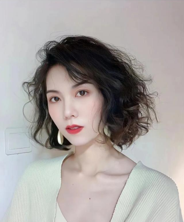 发型 别再剪过时的发型了，这才是当下流行的发型，有你喜欢的吗
