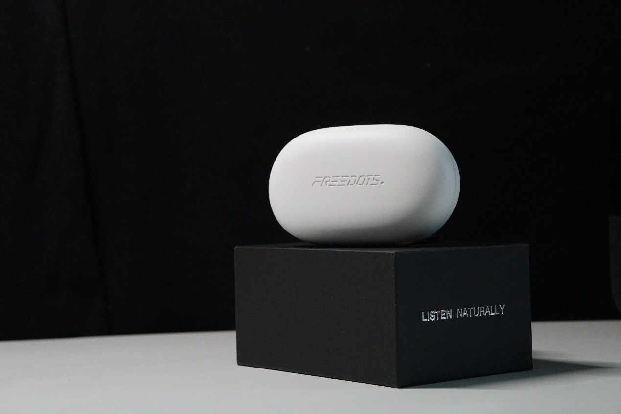路由器|保留音质不入耳,Freedots风传导耳机是什么