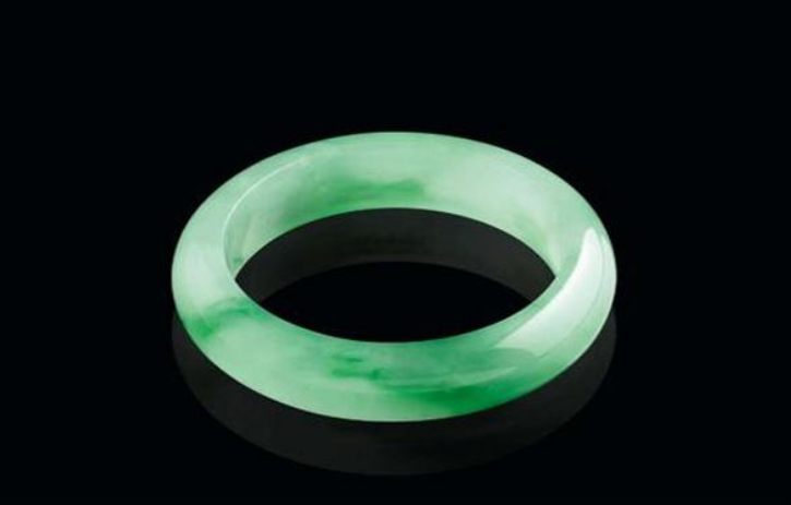 翡翠|雍容华贵的翡翠手镯,原来好处这么多,你都了解过吗?