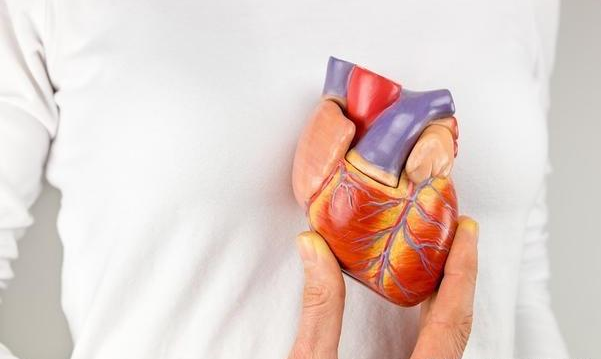 黄柏|不论男女,腿上出现这2个信号,心衰可能真的不远了