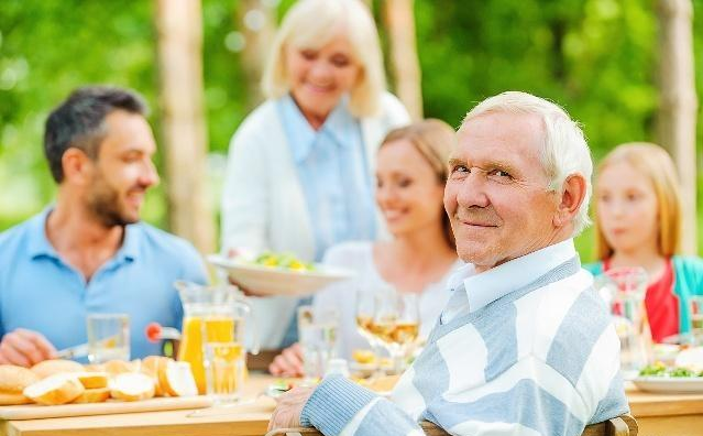 长寿与衰老|男人过了50岁，这2个动作若能达标，偷着乐吧，身体保养的还不错