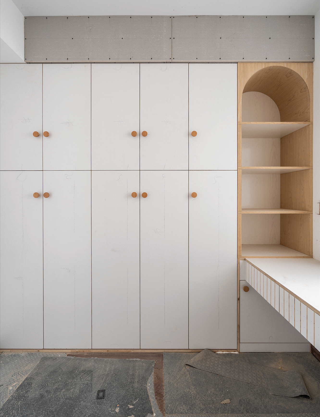 听我一句劝:房间小就藏张隐形床在柜子里,7.3㎡书房、卧室齐全了