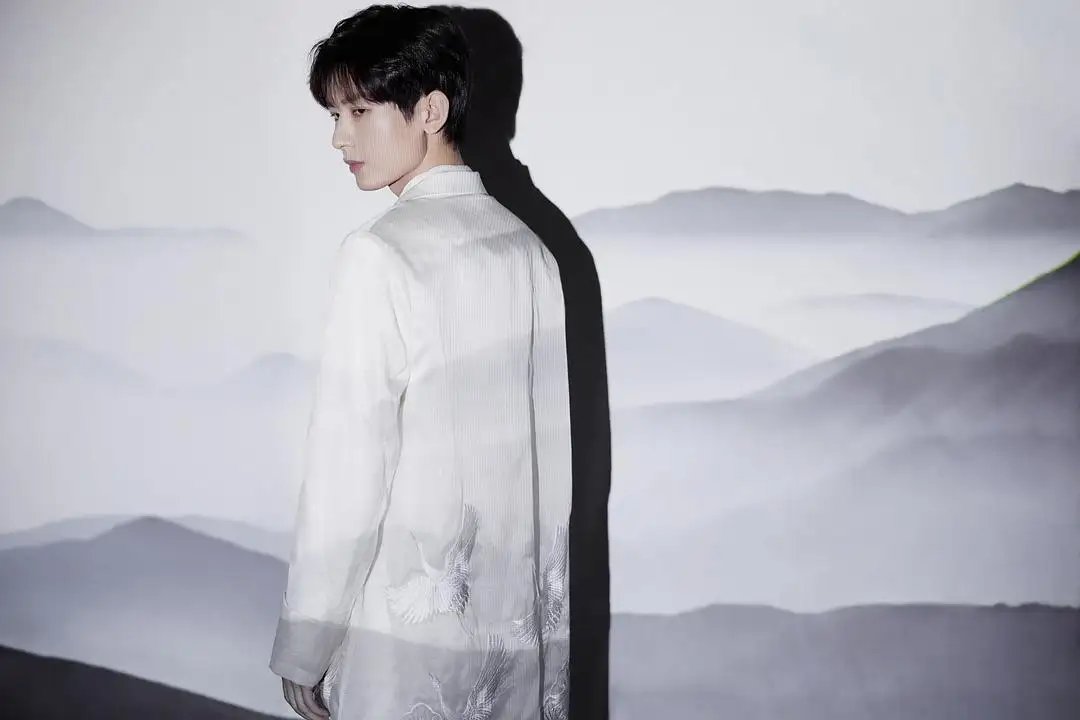 杨超越|成毅又有新剧即将开拍，再次出演天帝，与90后人气小花搭档