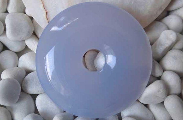 翡翠|和翡翠长得特别像的兄弟，一个叫马来玉，另一个叫玉髓