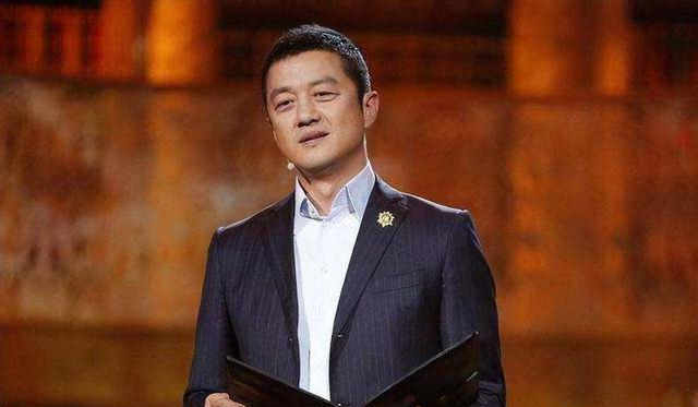 李亚鹏|李亚鹏酒后吐真言：王菲有栋别墅不让我进，里面挂满别的影帝照片