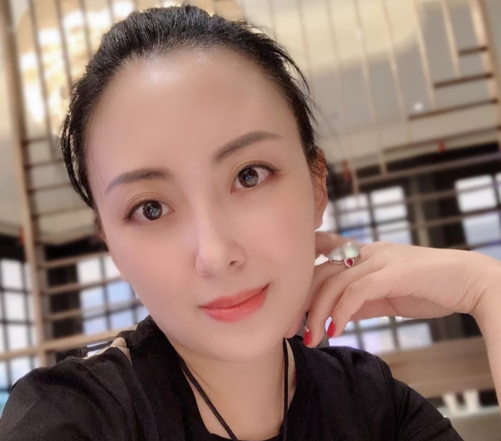 护肤 建议中年女人，再懒也要养成这几个护肤习惯，养出好肌肤并不难