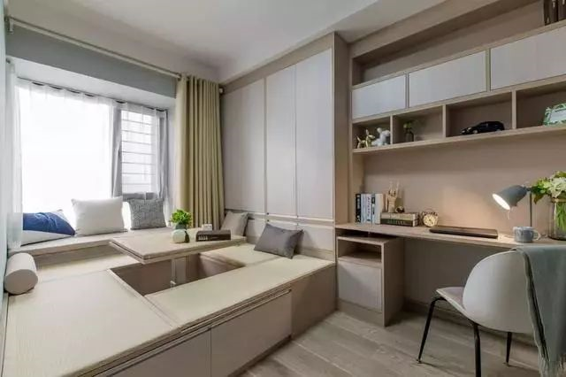 两居室现代轻奢风格装修，卡座式餐厅设计，打造时尚家居之所！