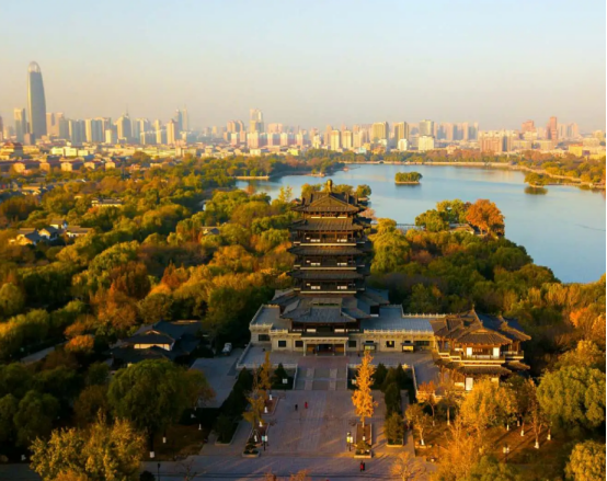 度假酒店|济南的趵突泉、大明湖是著名景点，必须打卡的那种
