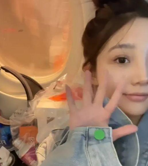 王思聪|王思聪带慎婕三亚度假,疑似乘坐私人飞机出行,给女友送虾好暖心,网友:王校长难道动真情了?