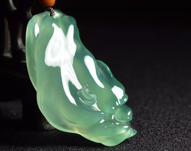 翡翠|翡翠应该如何养护?有收藏价值的翡翠更应该重视,这些你了解吗?