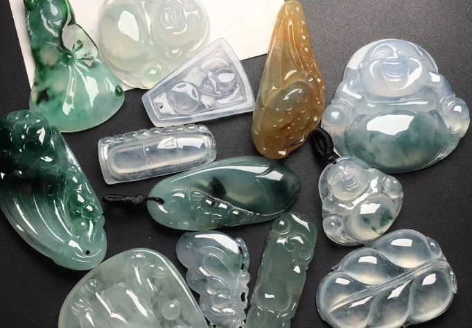 翡翠|收藏翡翠需要注意哪些问题?普通藏家应怎样选购?咱们来探讨一下