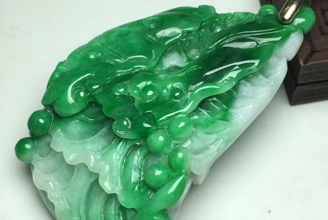 翡翠|怎样挑选翡翠首饰?我给你几个推荐,相中的赶快入手吧!