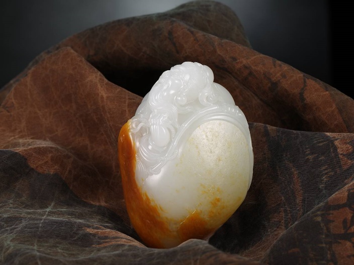 玉雕|佰匞推荐 红皮白肉独籽料 苏派玉雕大师丁醒 鸿运当头 新疆和田玉独籽料 把件