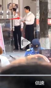 胡歌|县委大院路透：胡歌身姿笔挺干部范十足，饭后用手机扫码付款很亲和