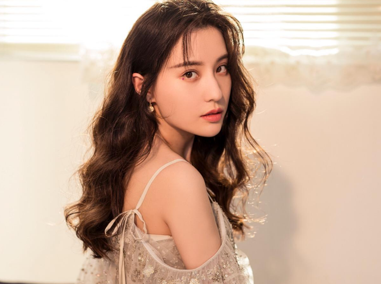 鲍天琦|鲍天琦颜值与实力并存的王者，不为大红只求无愧于心，你爱了么