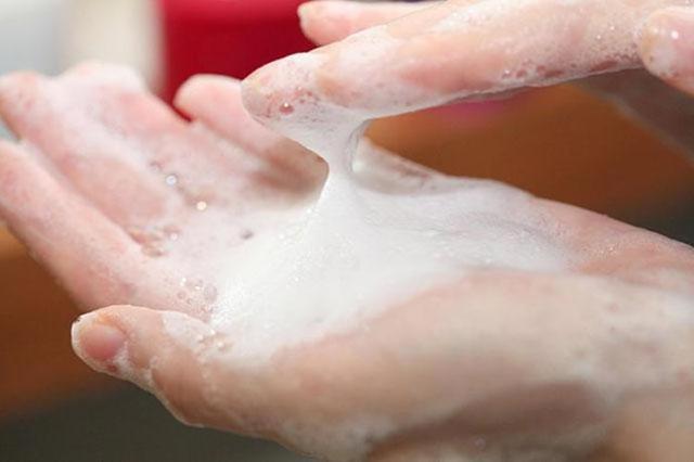 护肤 5个护肤小技巧，让你从丑小鸭变身肤白貌美女神