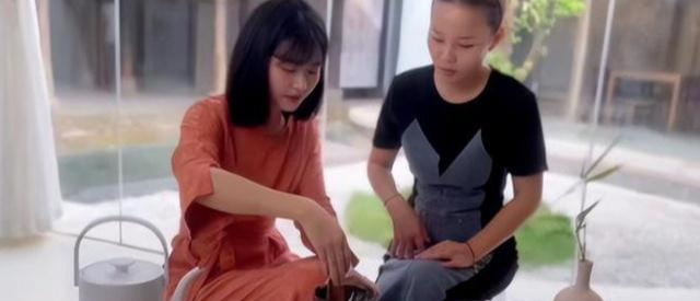 茶道|偷换人生主角：熊磊身着素雅长裙被称赞，田静却被网友诟病
