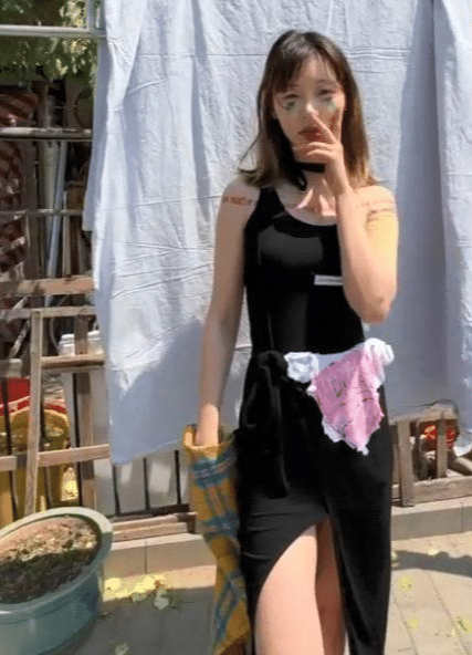 |痞幼再发擦边换装视频,网友:离账号被封不远了