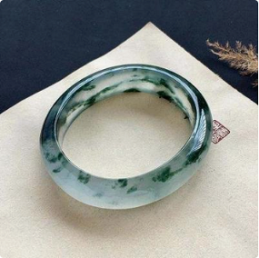 翡翠|翡翠飘花各不同,极品翡翠的飘花竟然长这样!