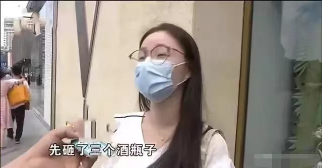 杭州,女孩唱K找男模给500小费,因嫌小费太少双方起冲突