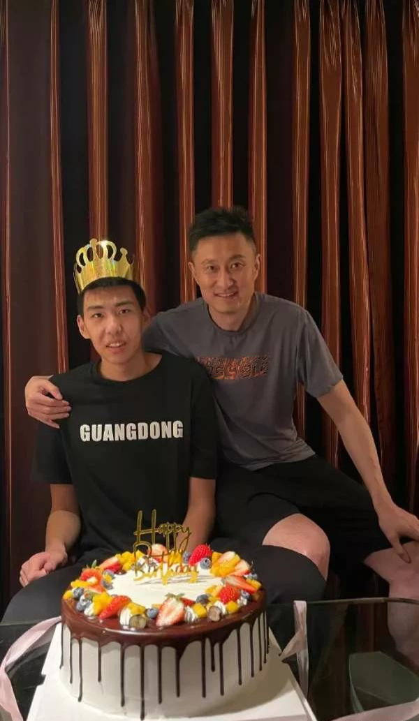 |这么多人吐槽杜锋，我就想问一句，究竟有多少人挺杜锋？