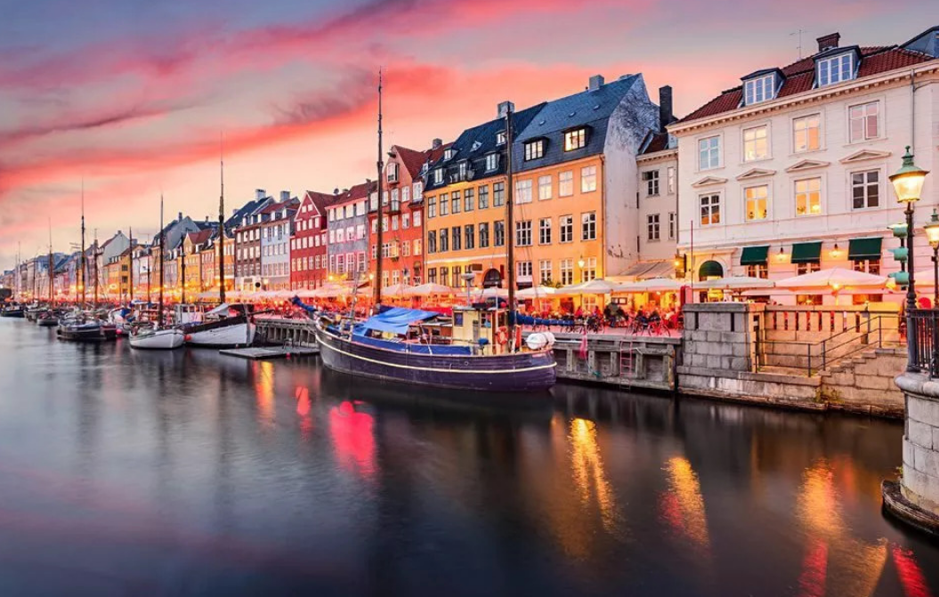 |漫步赫尔辛格街头，打量着落日余晖中的街景，真是令人心情舒畅