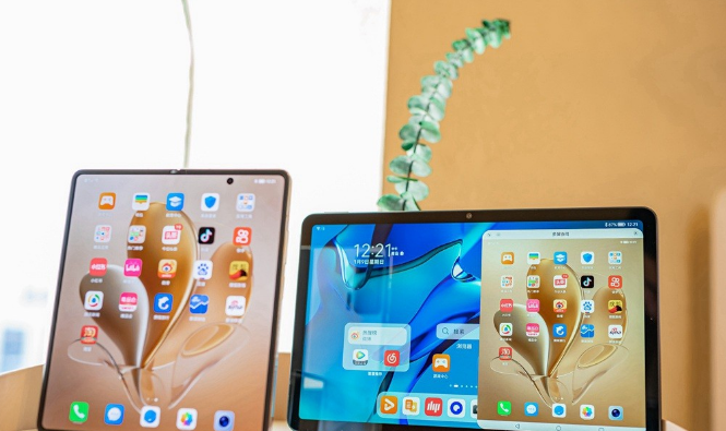 |荣耀4750毫安的电池，顶配版卖到了1万以上，是我等不配了