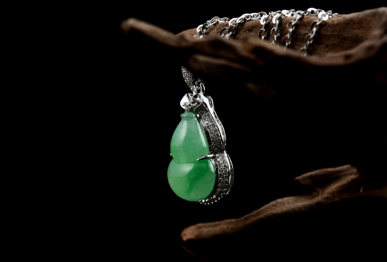 翡翠|翡翠有着丰富的色彩，但是色彩也有高低之分，要知道怎么去评定