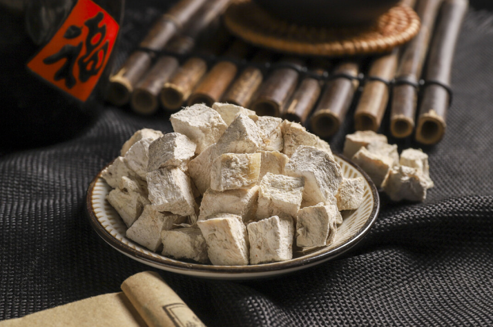 |60岁退休大爷确诊肝癌,医生:粥里放1物,或是在自毁肝脏