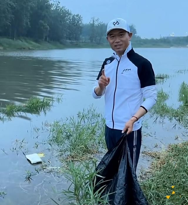 武汉|网传“钓王”邓刚在武汉垂钓时鱼竿被没收，邓刚本人出面回应