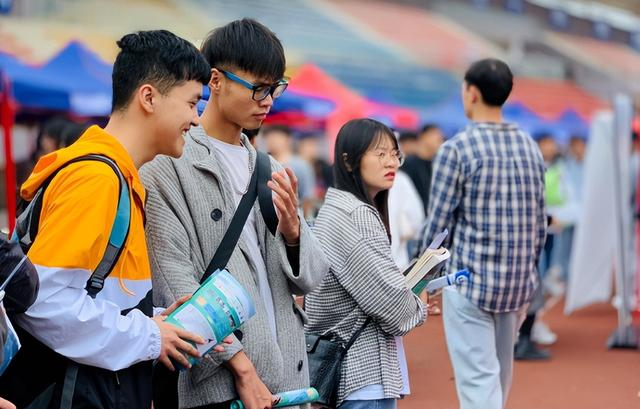 医生|丈母娘眼中“最佳女婿”职业，榜首是真抢手，公务员只能退位让贤