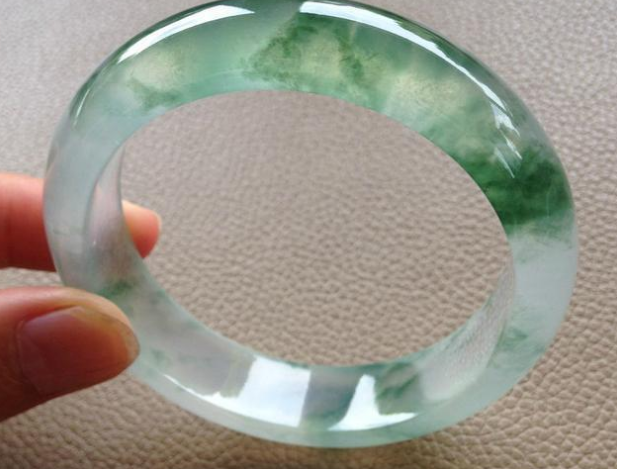 绿松石|网购翡翠手镯价格低廉，主要有两个原因，不要被表象迷惑