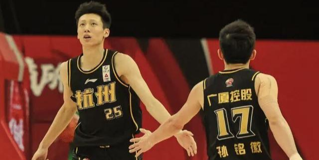 上海男篮|24分钟狂轰53分，广厦打疯了！大王11+6无济于事，李春江束手无策