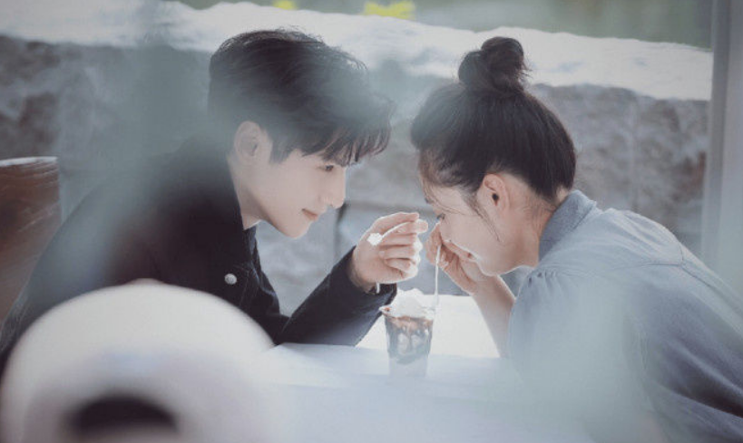 追光者|短短八天,就登上了热搜首位,网友:这是我第一次看了这么久的恋爱电视剧