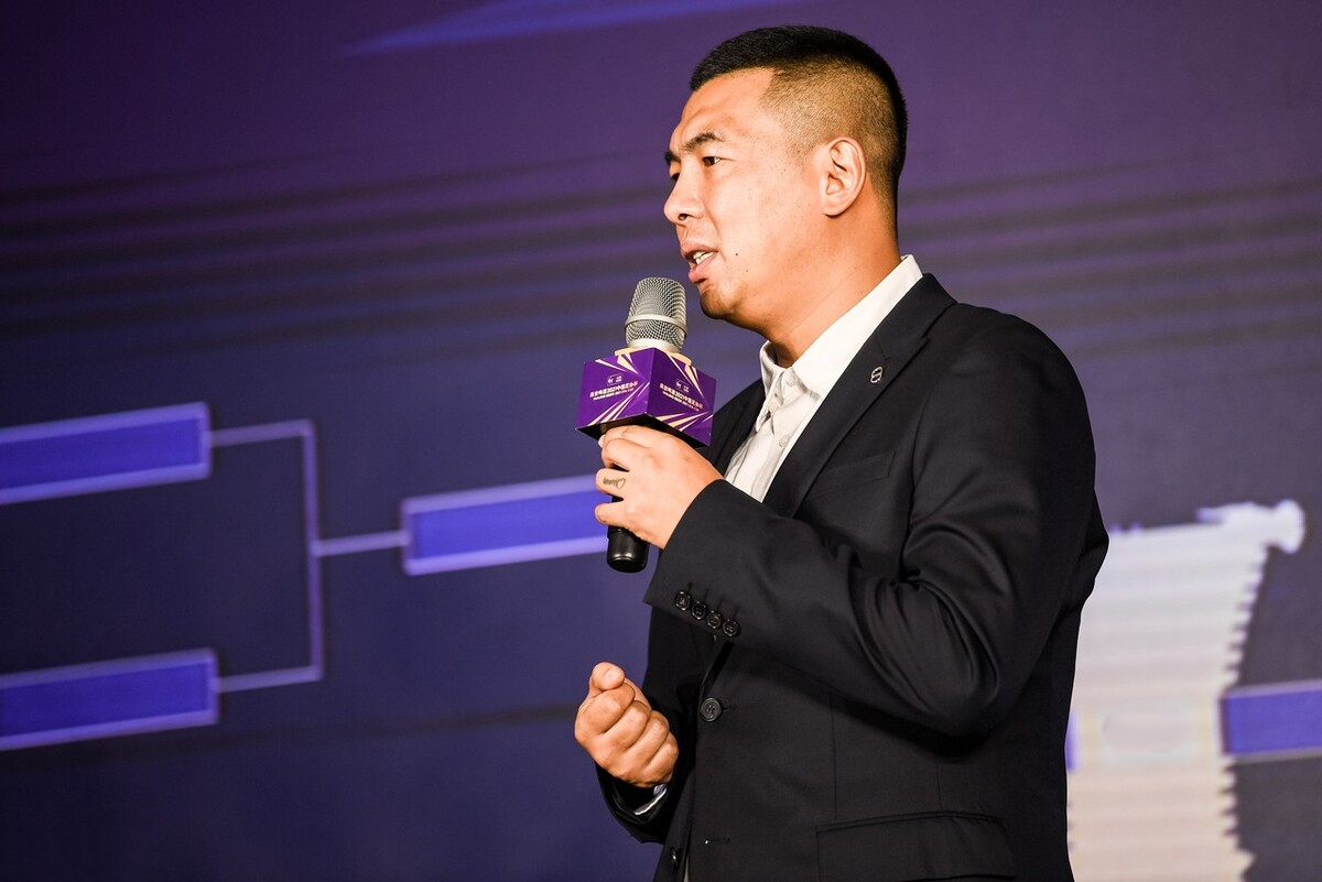 C罗|高情商！鲁尼回应秒杀C罗，梅西无辜躺枪，徐亮对鲁尼赞不绝口