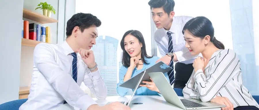 穿衣搭配|职场怎样的着装最得体？