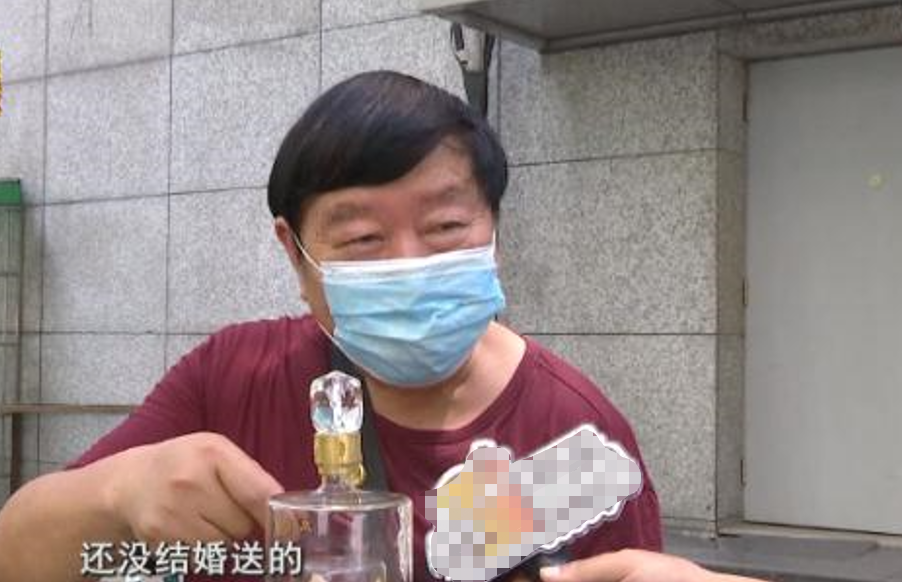 浙江男子16年前存下一瓶五粮液,今年拿出来一看,心都凉了