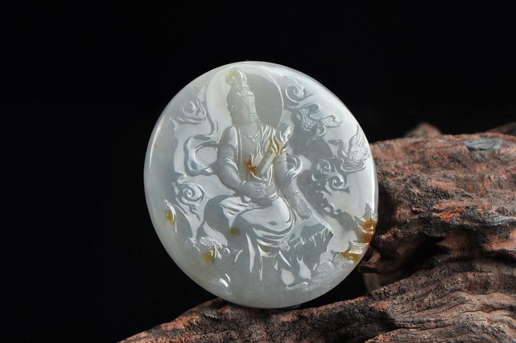 翡翠|翡翠内部生锈了?其实那是洒金翡翠,颜值高又价格贵