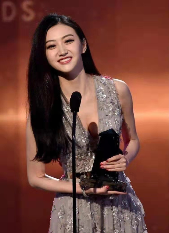 景甜|景甜为什么突然红起来，背后的大咖是谁？王思聪澄清了事实