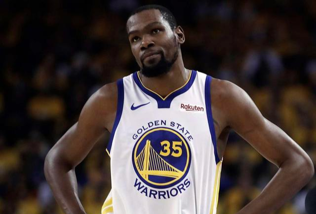 勒布朗·詹姆斯|nba历史上有多少位球员的职业生涯是场均25+5+5?