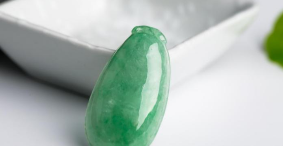 翡翠|并不是所有翡翠都能够收藏,一定要注意好这几种,千万别上当