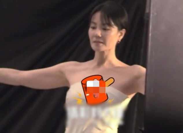 王菲|52岁王菲穿紧身裙身材丰腴,时隔18年跟王家卫再次合作