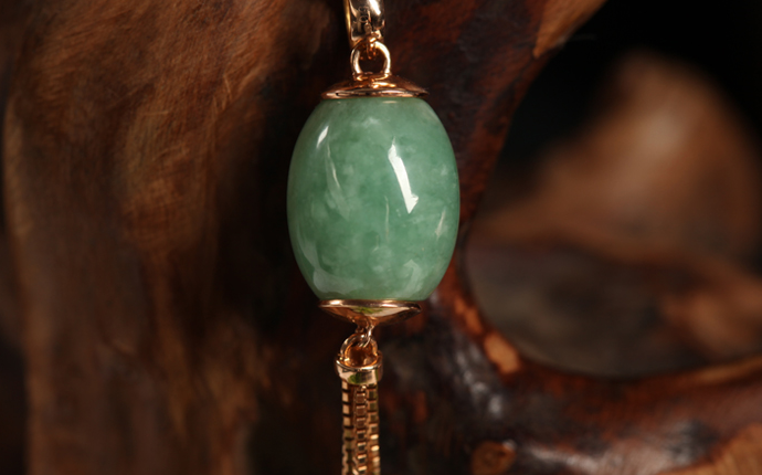 邮票|这几种受到女性偏爱的翡翠首饰，有美好的寓意，你知道几种？